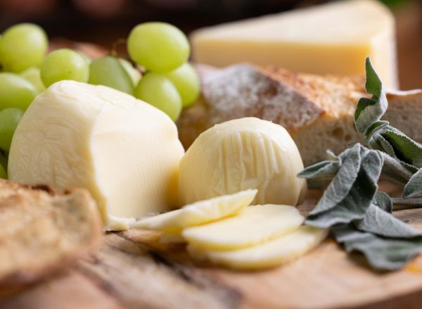 Scamorza Bianca 43%, birnenförmiger Käse aus Kuhmilch, 300g Online-Verkauf