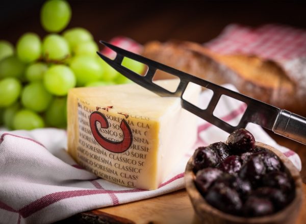 Provolone piccante, kräftiger Hartkäse aus Sizilien, mind. 250g Jetzt online