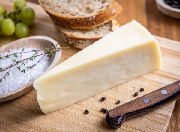 Asiago Pressato DOP, feiner Tafelkäse aus Venetien, mind. 200g Angebot