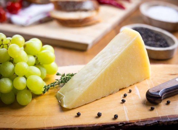 Montasio DOP, junger Tafelkäse aus dem Friaul, mind. 200g Rabatt