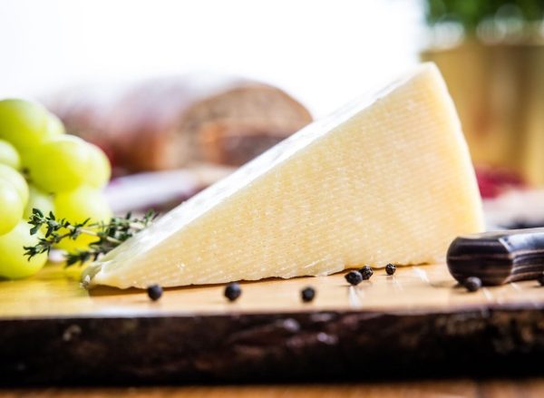 Montasio DOP, junger Tafelkäse aus dem Friaul, mind. 200g Rabatt – Bild 3